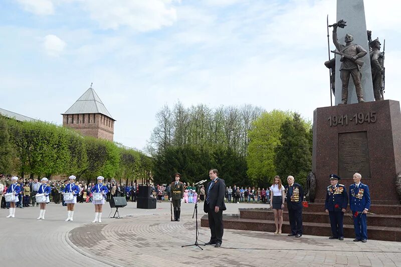 Площадь победы смоленск фото В Смоленске открыли памятник воинам, защитникам и освободителям города - Правите