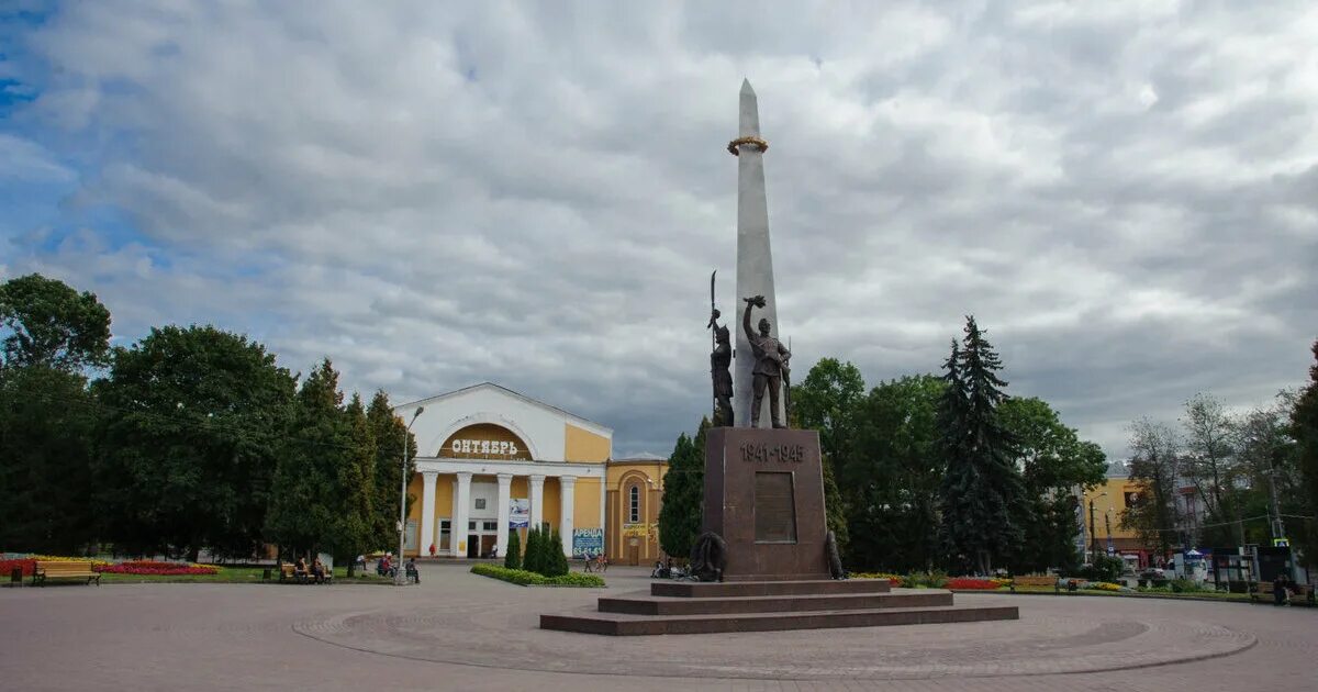 Площадь победы смоленск фото В Смоленске на площади Победы станет меньше асфальта и больше лавочек