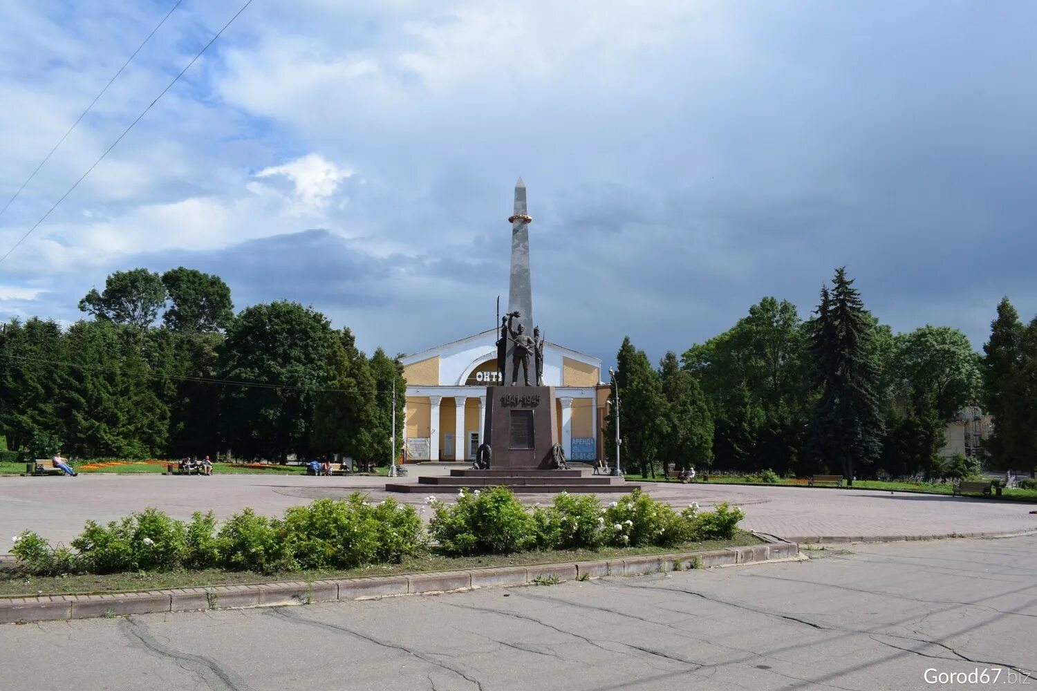 Площадь победы смоленск фото Памятник воинам, защитникам и освободителям Смоленска на площади Победы в Смолен