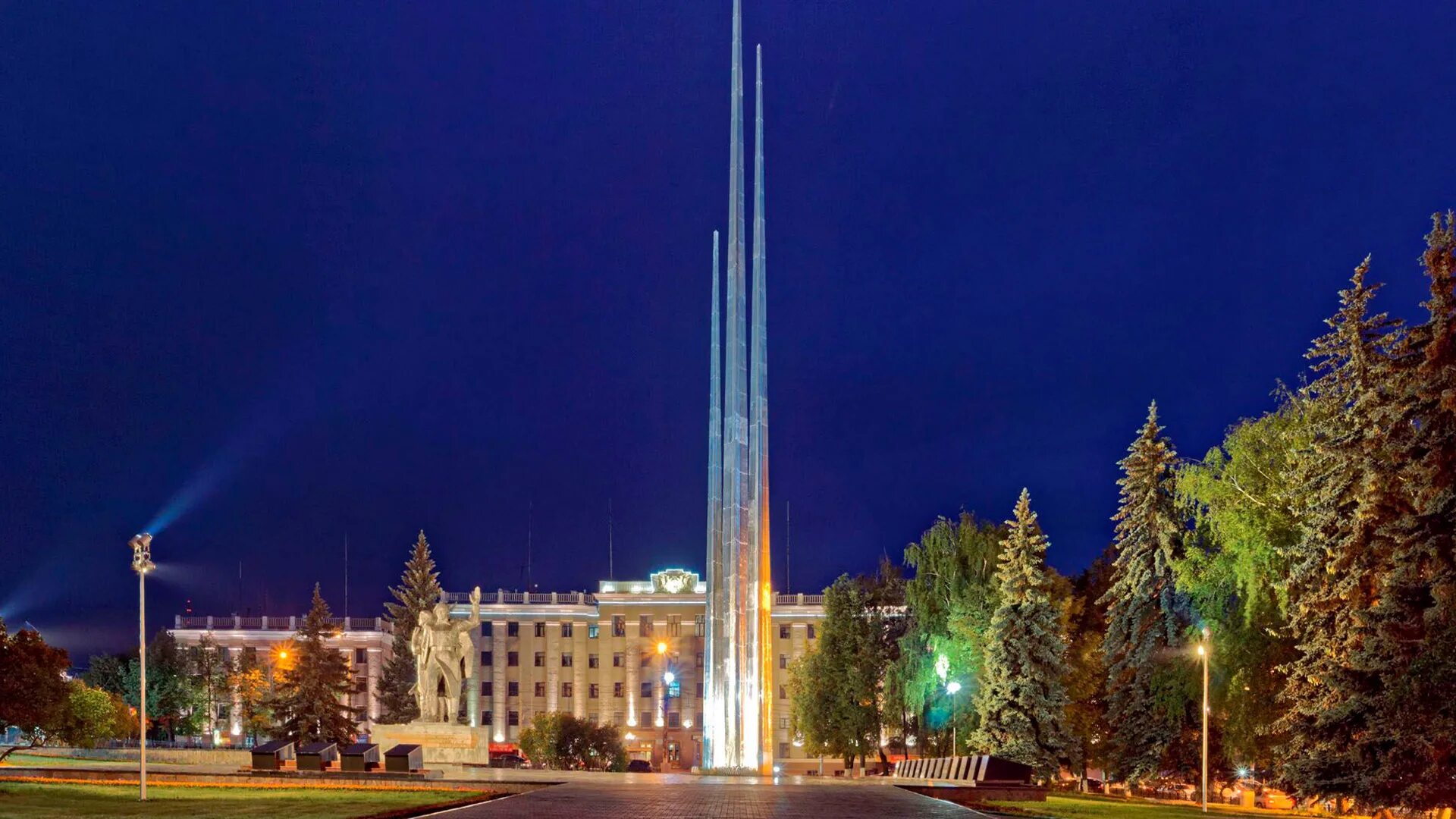 Площадь победы тула фото Площадь победы в Туле - мемориал Три штыка Tulago