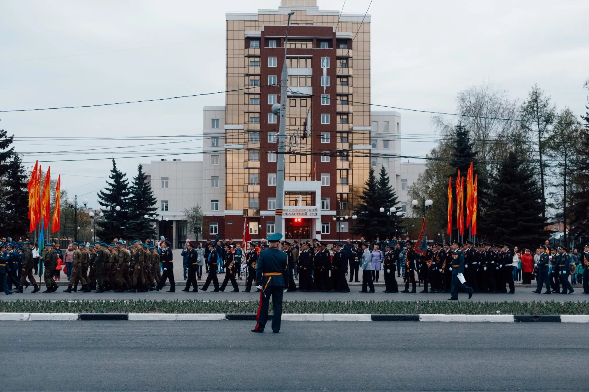 Площадь победы владимир фото Во Владимире на площади Победы прошла генеральная репетиция военного парада в че