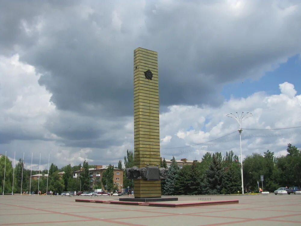 Площадь победы волгодонск фото Обелиск Победы в Волгодонске собираются огородить цепями от скейтеров
