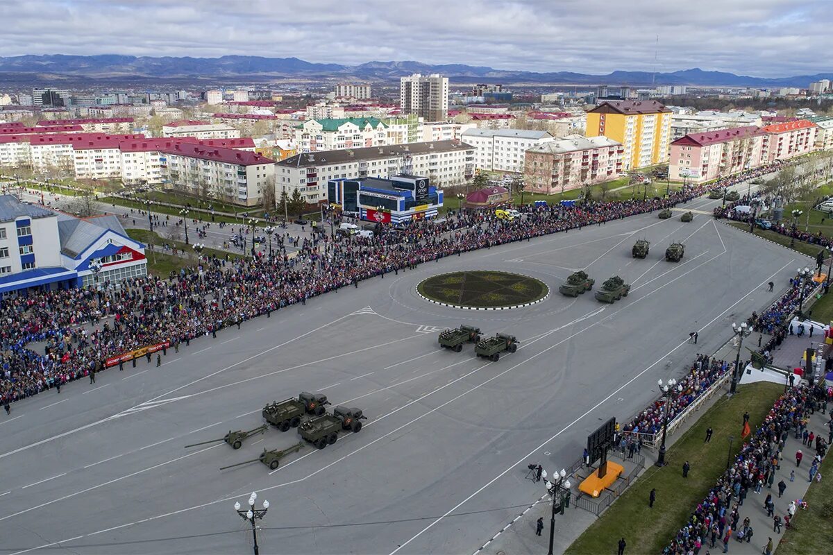 Площадь победы южно сахалинск фото Военнослужащие ВВО в Южно-Сахалинске открыли Парады в честь Дня Победы на Дальне