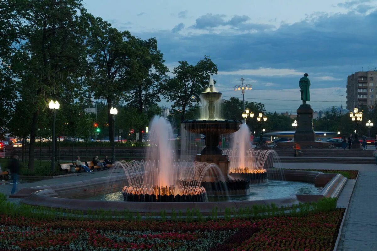 Площадь пушкина в москве фото Панорама: Фонтан Пушкинский, фонтан, Москва, Пушкинская площадь - Яндекс Карты