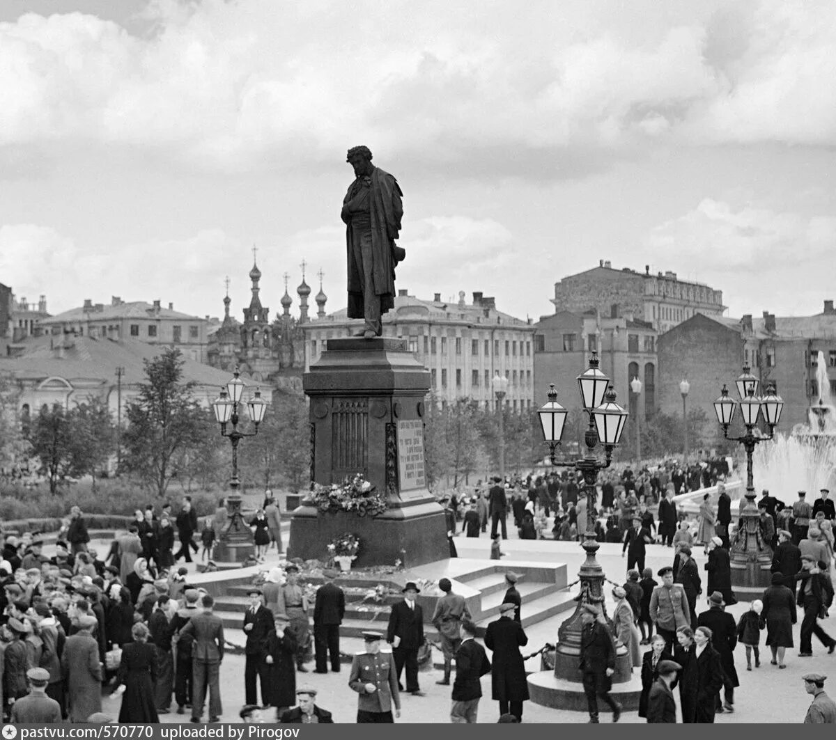 Площадь пушкина в москве фото Как памятник Пушкину переехал на место монастыря Now&Then Russia Дзен