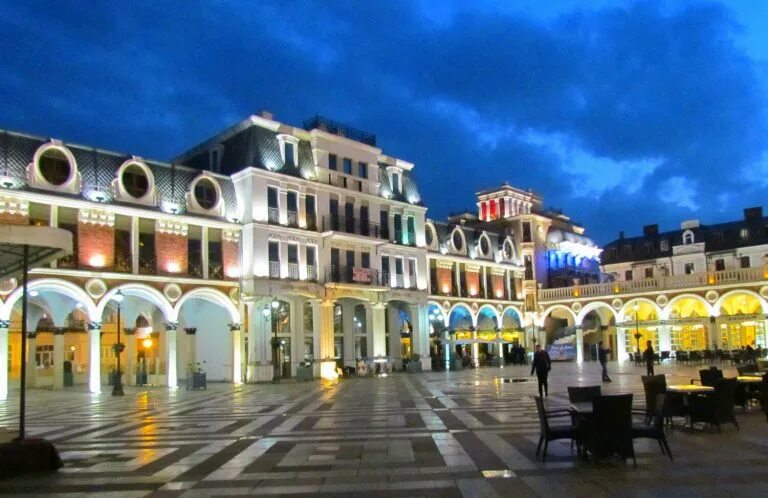 Площадь пьяцца в батуми фото Площадь Пьяцца - красивая достопримечательность Батуми