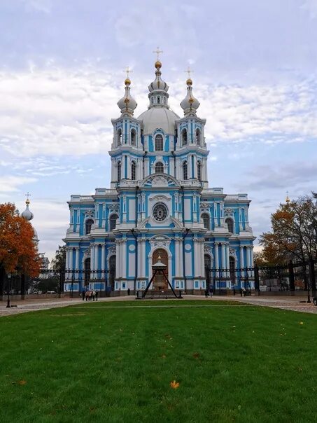 Площадь растрелли фото Комплекс смольного монастыря