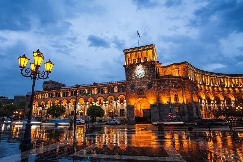 Площадь республики в ереване фото Какой язык программирования учить в 2022 году: армянский или грузинский? / Habr