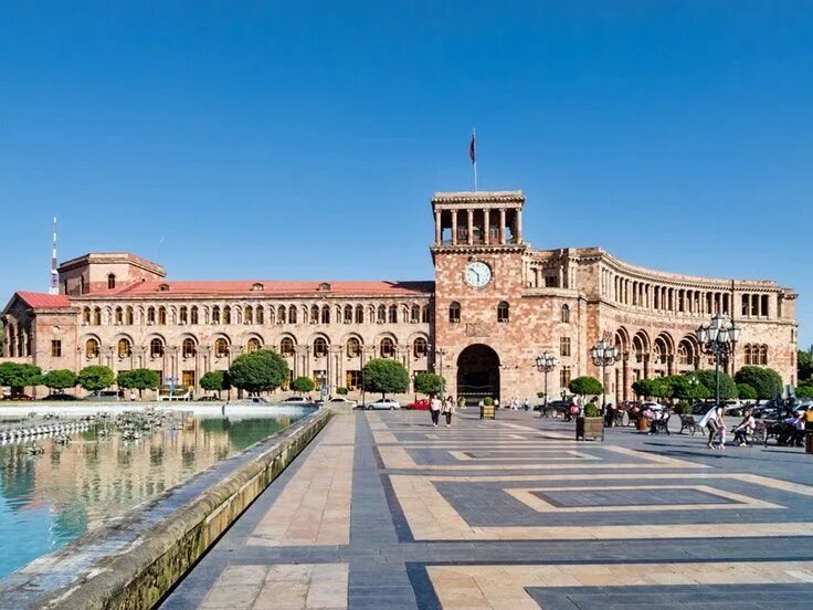 Площадь республики в ереване фото Heavenly Music, Space-Age Architecture, and the Many Surprises of Armenia Last m