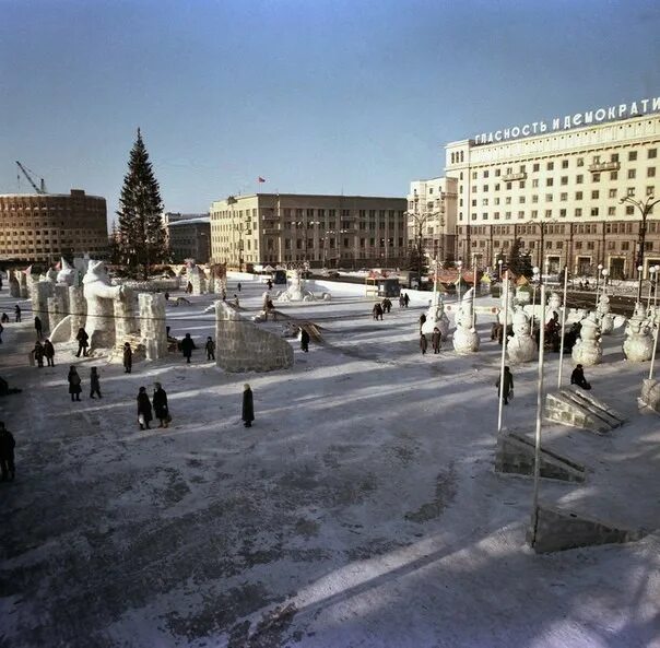 Площадь революции челябинск фото 10 явлений, которые пропали из Челябинска навсегда