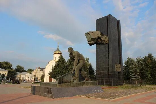 Площадь революции иваново фото Памятник Я.П.Гарелину - Picture of Revolyutsii Square, Ivanovo - Tripadvisor