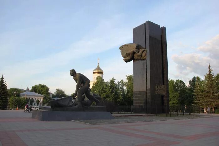 Площадь революции иваново фото Памятник Борцам Революции - Иваново