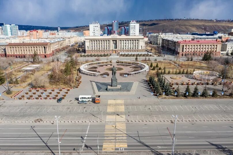 Площадь революции красноярск фото Тлен и пустота: фотограф показал Красноярск во время карантина - МК Красноярск