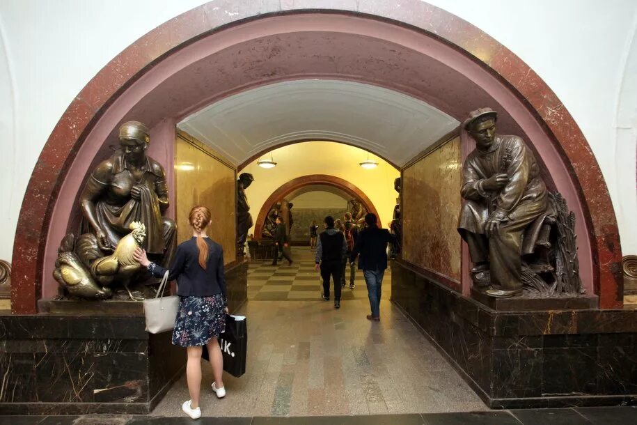 Площадь революции метро москва фото Подземные образы станции метро "Площадь Революции"