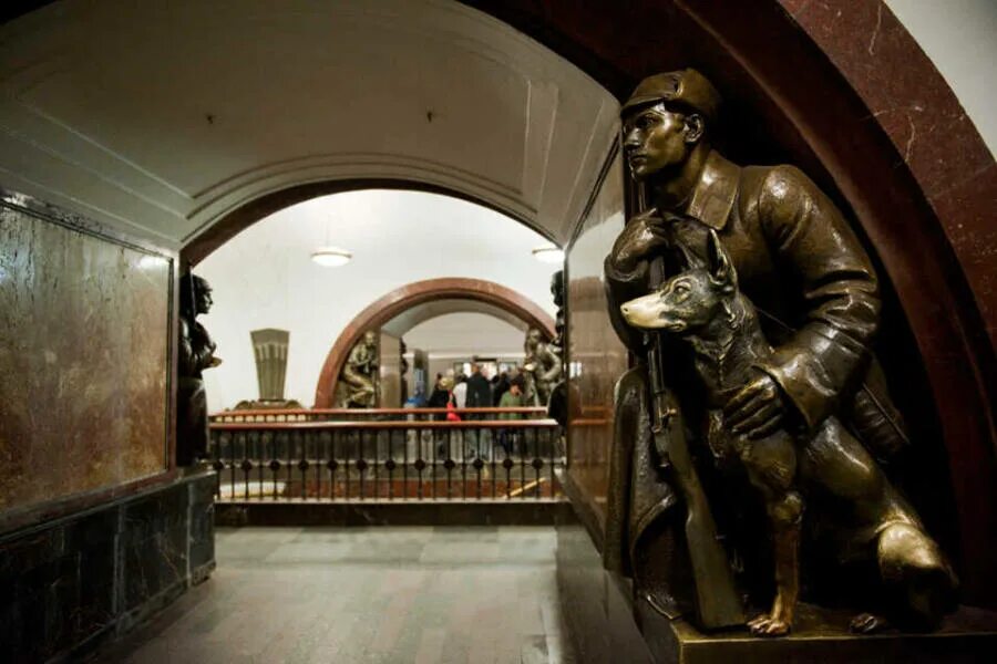 Площадь революции метро москва фото История - вещь мощная". Как собака с "Площади Революции" стала знаменитой? Читат