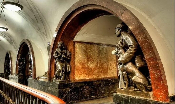 Площадь революции метро москва фото Subway Station in Moscow, Russia. This hardly proletariat style metro station is