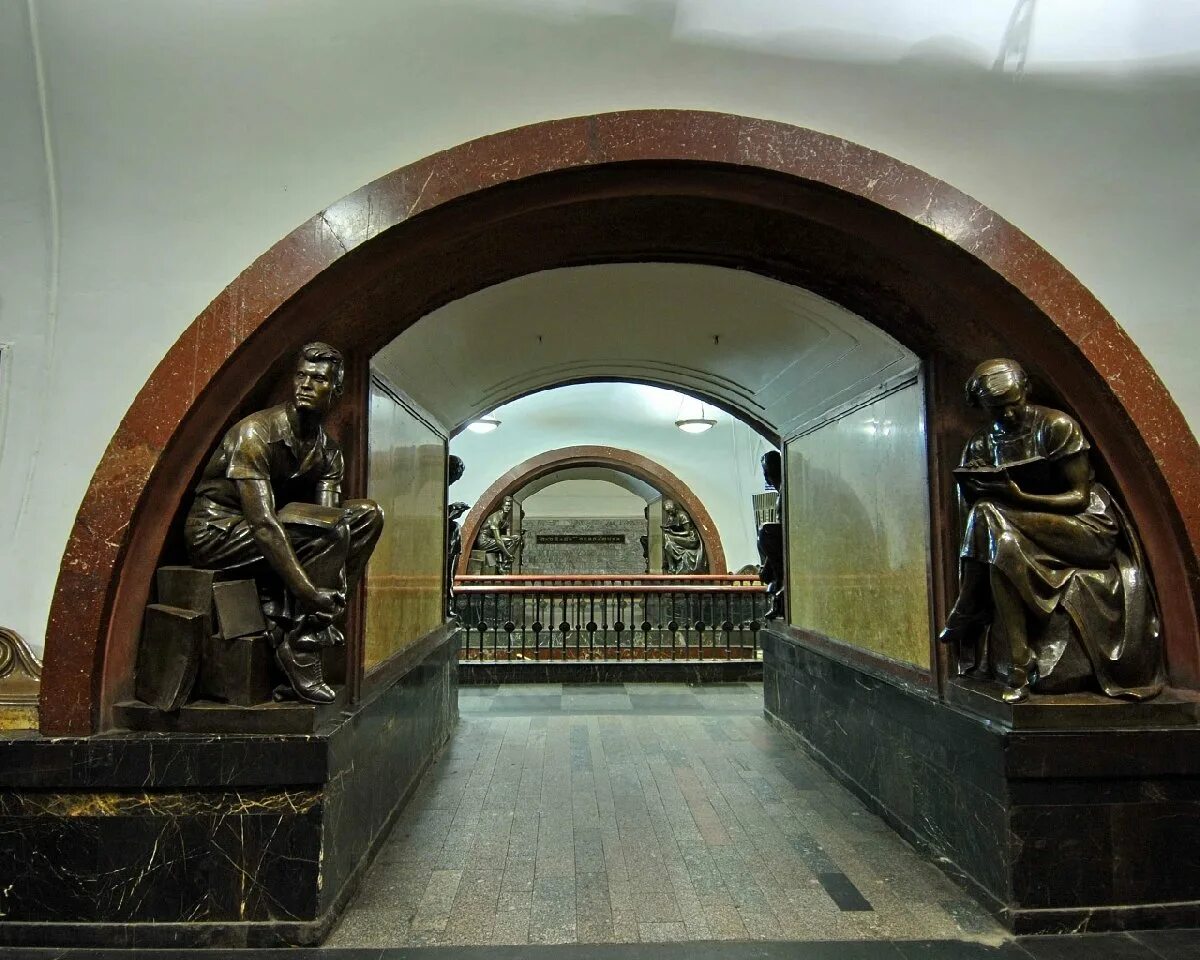 Площадь революции метро москва фото Станция метро "Площадь Революции"
