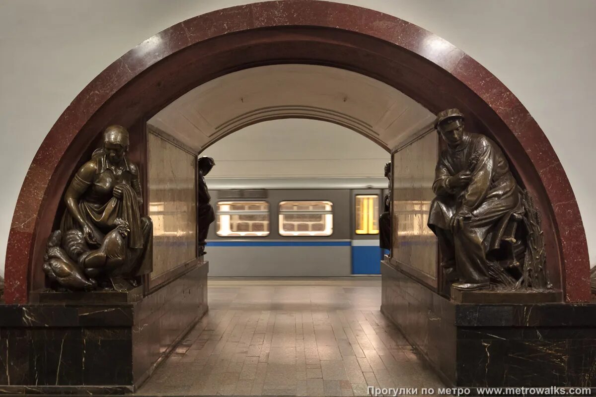 Площадь революции метро москва фото Площадь Революции Арбатско-Покровская линия Москва Прогулки по метро (фото № 184