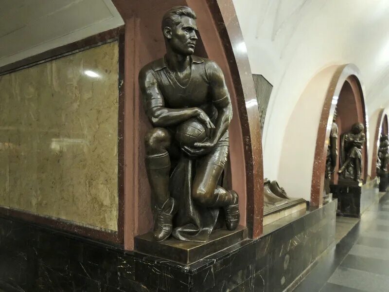 Площадь революции москва фото Скульптуры станции метро "Площадь революции" - alekka4alin2012 - LiveJournal