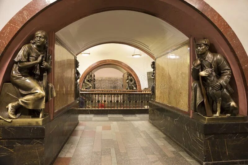 Площадь революции москва фото Moscow. Russia. November 21 2016. Metro Station `Revolution Square` Stock Photo 