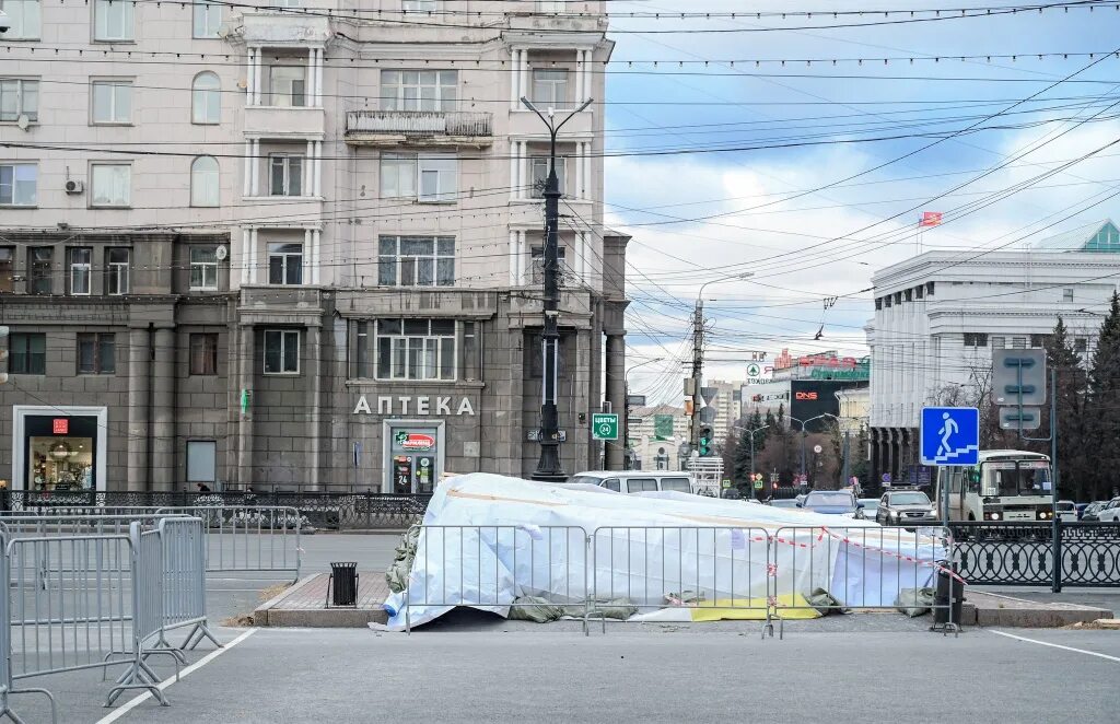 Площадь революции остановка фото Выход к важной остановке в центре Челябинска закрыли │ Челябинск сегодня