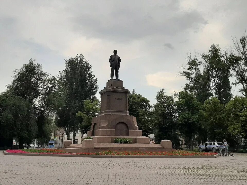 Площадь революции самара фото В Самаре рассказали, будут ли переносить памятник Ленина с площади Революции - K