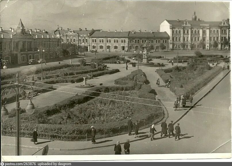 Площадь революции старые фото Вид на фонтан - Retro photos