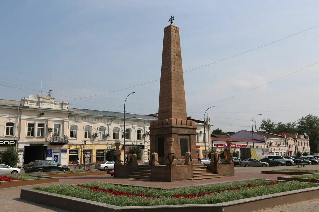 Площадь революции улан удэ фото Памятник борцам, погибшим за власть Советов в Забайкалье, сооруженный в 1926 г.,