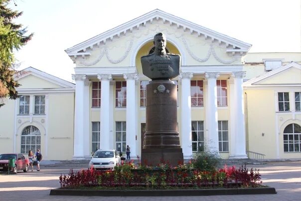 Площадь рокоссовского великие луки фото ЖЗЛ Псковской области В центре Великих Лук установлен памятник маршалу, дважды Г