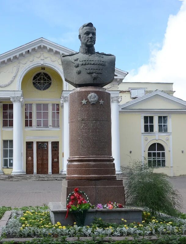 Площадь рокоссовского великие луки фото Отзывы о "Бюст маршала К. К. Рокоссовского", Псковская область, Великие Луки, пл