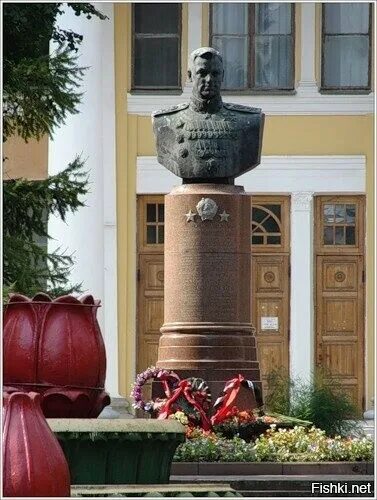 Площадь рокоссовского великие луки фото Как поляк стал одним из лучших советских полководцев