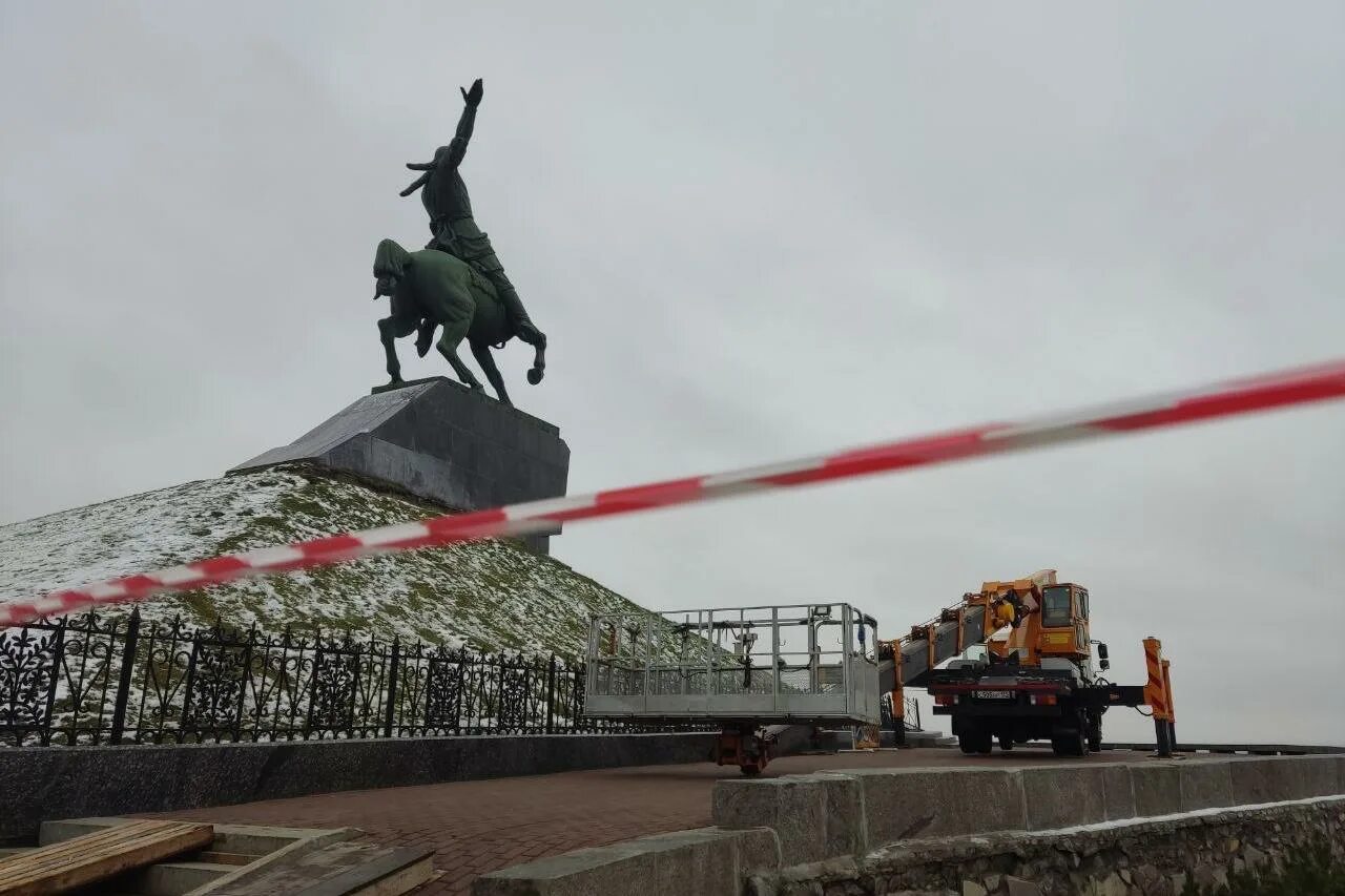 Площадь салавата юлаева фото Почему заржавел памятник Салавату Юлаеву в Уфе и когда его отремонтируют, истори