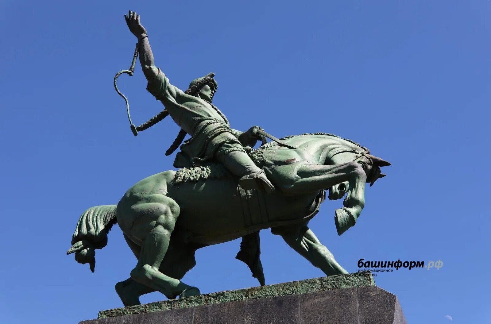 Площадь салавата юлаева фото Проект реставрации памятника Салавату Юлаеву в Башкирии после доработки отправят