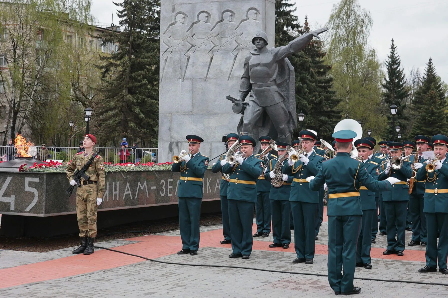 Площадь славы балашиха фото Игорь Брынцалов возглавил митинг на площади Славы в Балашихе 09.05.2021 Балашиха