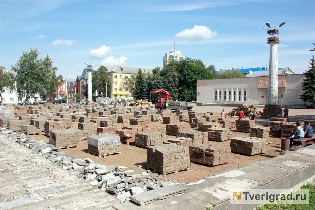 Площадь славы тверь где находится фото В Твери тротуарную плитку сняли уже с большей части площади Славы (фото) Тверигр