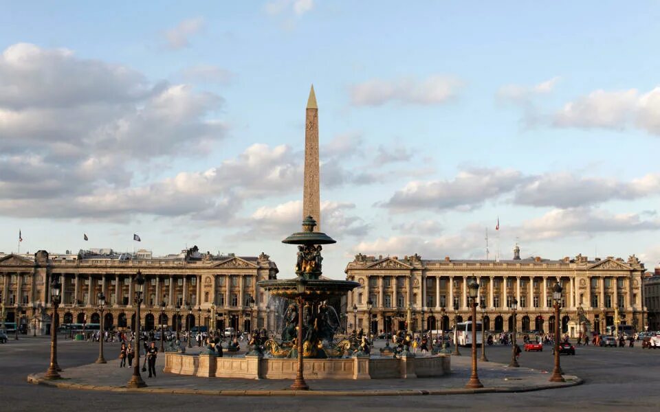 Площадь согласия в париже фото Marie Antoinette History - Retrace Her Life in France & Vienna
