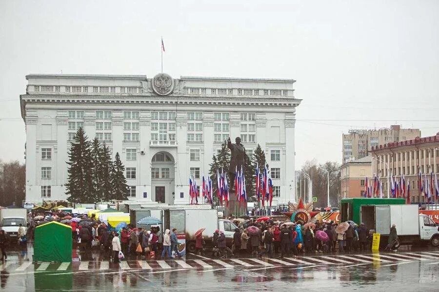 Площадь советов кемерово фото 10 сентября в Кемерове ограничат движение транспорта через площадь Советов, пото