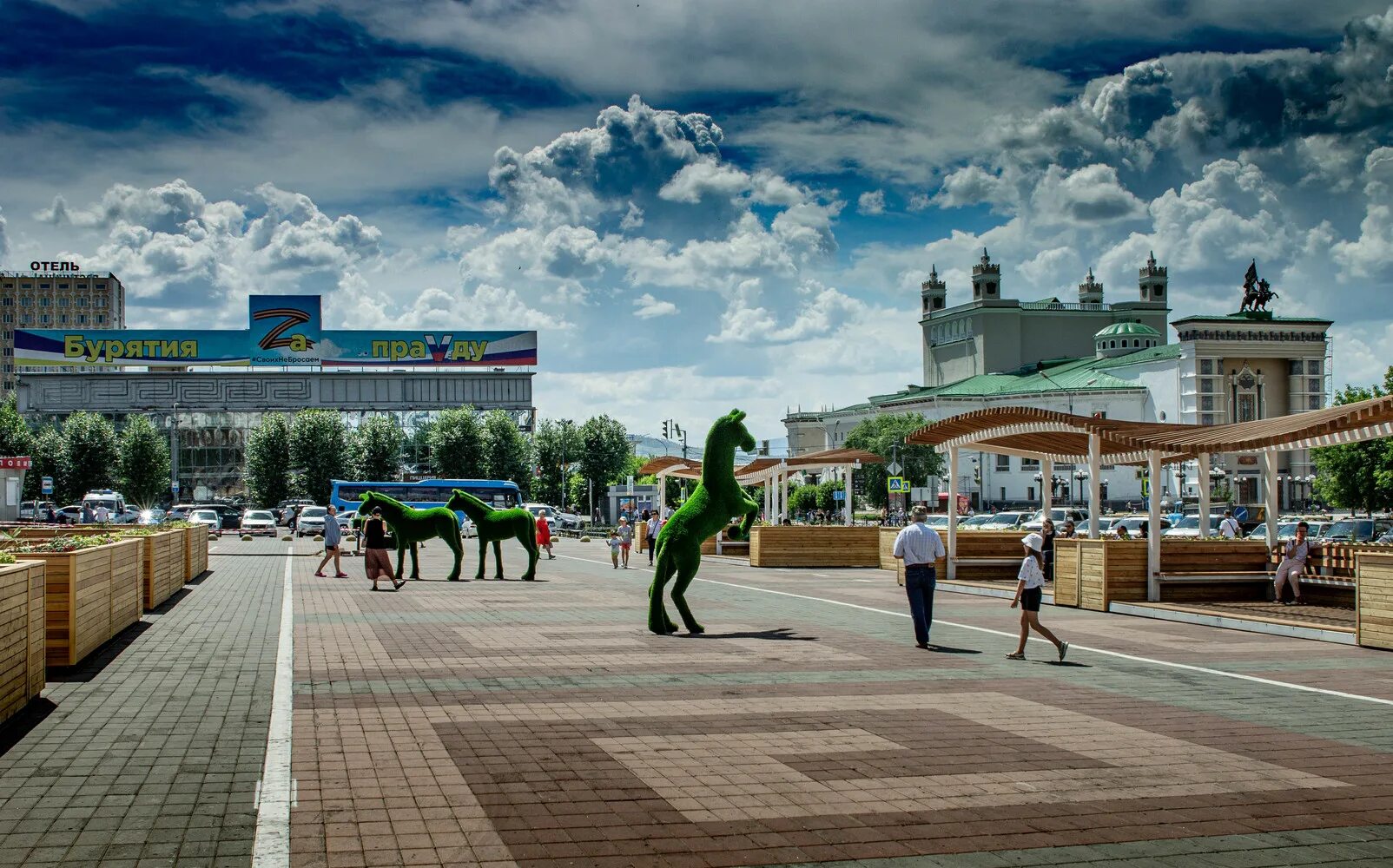 Площадь советов улан удэ фото На главной площади Улан-Удэ устанавливают летнюю зону отдыха