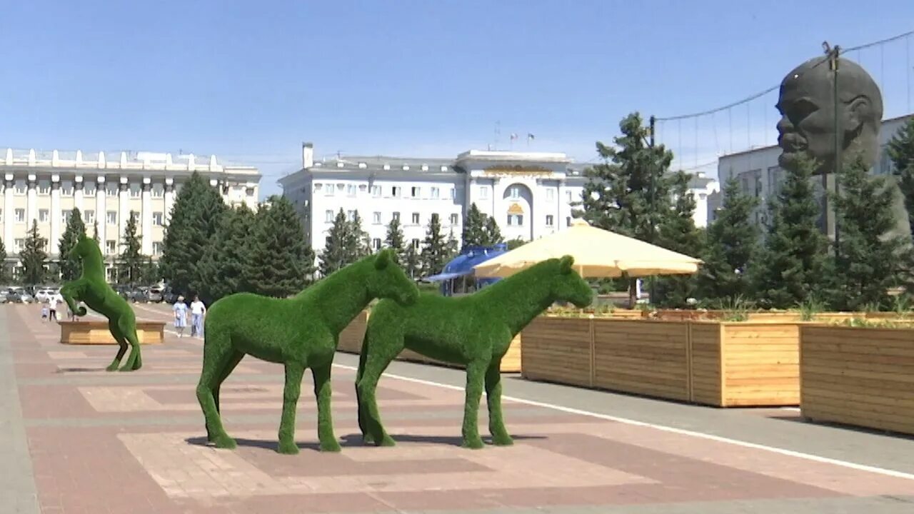 Площадь советов улан удэ фото Измученные лошади и полупустые клумбы. Улан-удэнцы возмущены зоной отдыха на пло