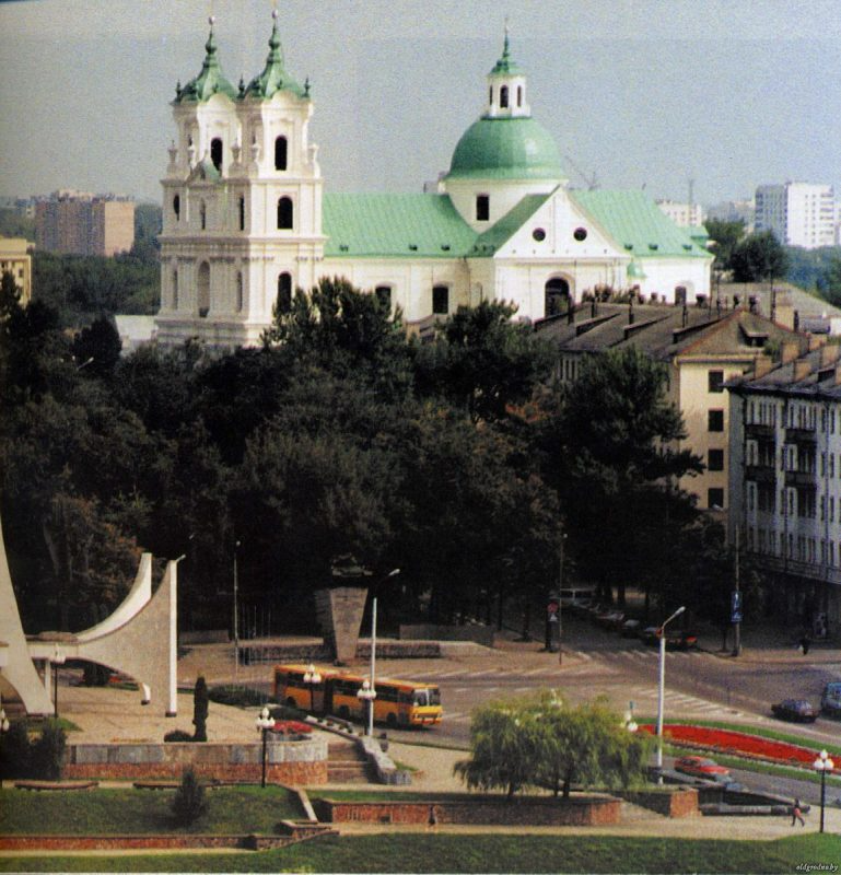 Площадь советская гродно фото Як 15 гадоў таму Савецкая плошча засталася без адзінага дрэва House styles, Mans