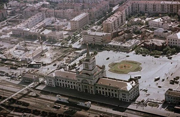Площадь советская волгоград фото Железнодорожный вокзал, Сталинград, 1950-е годы. Железнодорожный вокзал, 1950-е 
