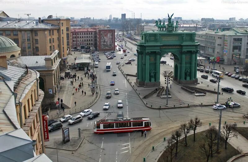 Площадь стачек фото Ответы Mail.ru: Зачем на в Питере на Нарвской вход в вестибюль расположен в отде