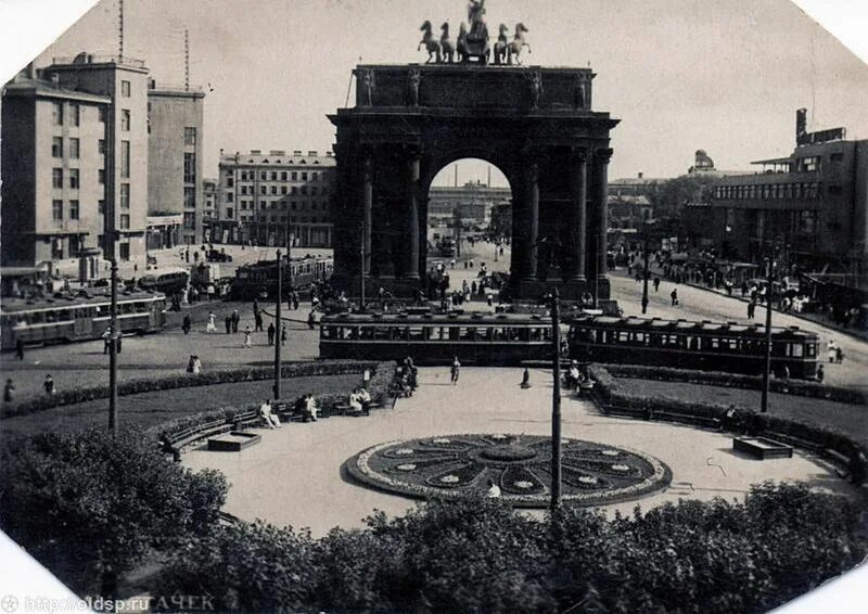 Площадь стачек санкт петербург фото Площадь Стачек. Памятник Л.А. Говорову и трамвайное кольцо izi.TRAVEL