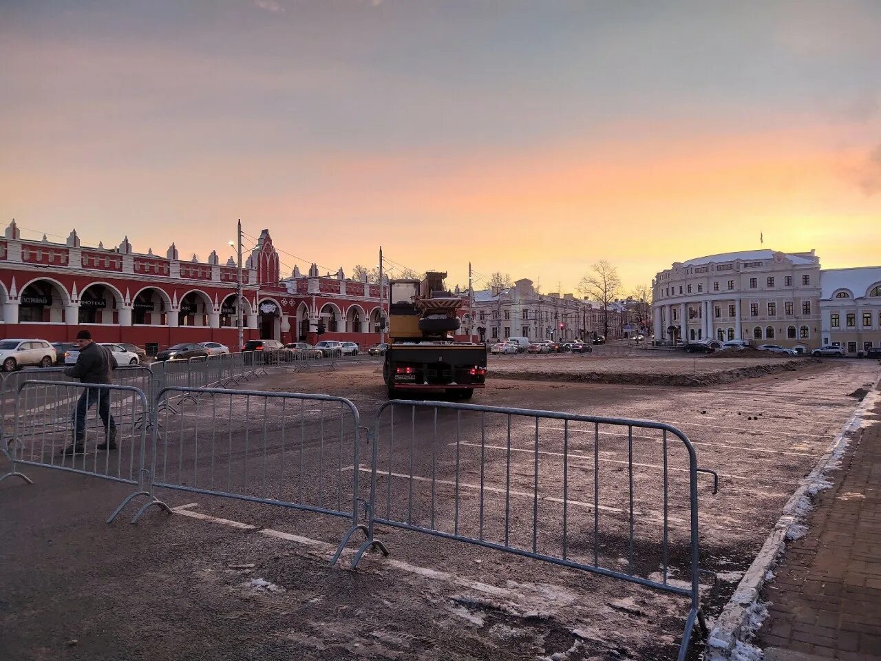 Площадь старый торг калуга фото В Калуге площадь Старый Торг засыпали песком - Благоустройство - Новости - Калуж