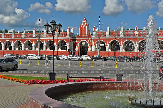 Площадь старый торг калуга фото Гостиные ряды на площади "Старый торг" в Калуге. Редакционное фото № 40946850, ф
