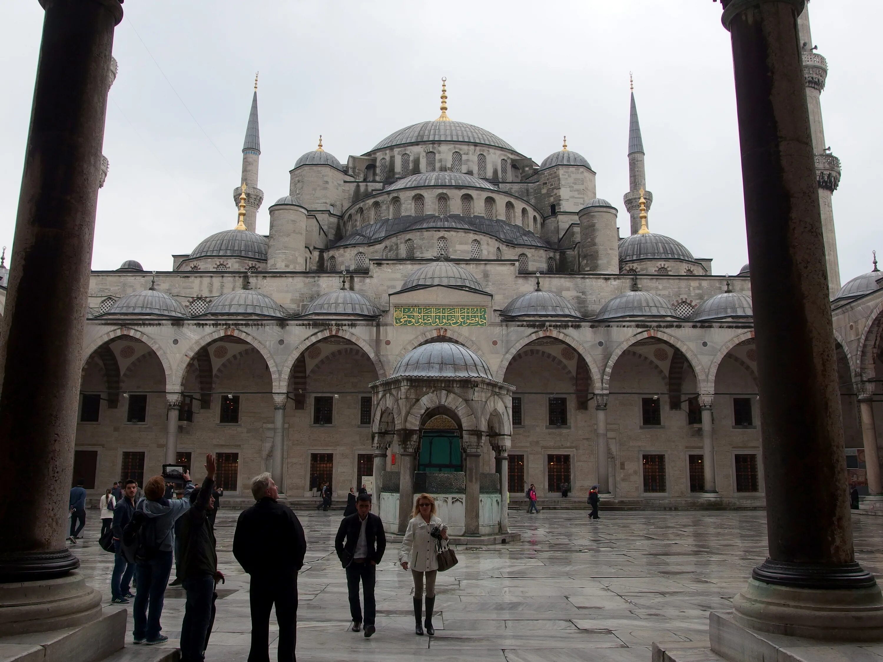 Площадь султана ахмеда фото File:20131202 Istanbul 027.jpg - Wikimedia Commons