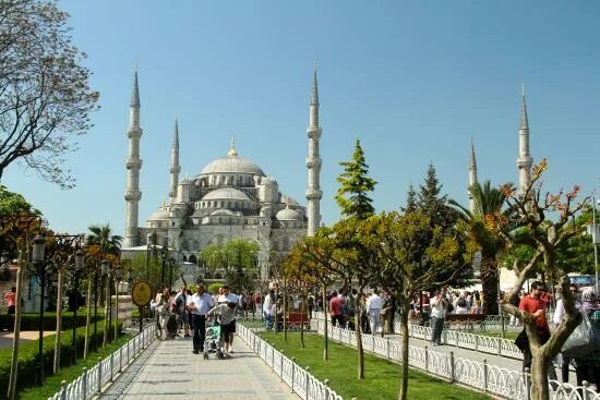 Площадь султана ахмеда фото Very crowded mosque but worth visiting - Review of Sultanahmet District, Istanbu