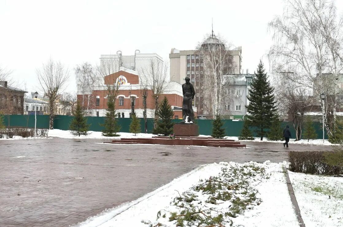 Площадь свободы барнаул фото В Барнауле почтили память жертв политических репрессий БАРНАУЛ :: Официальный са