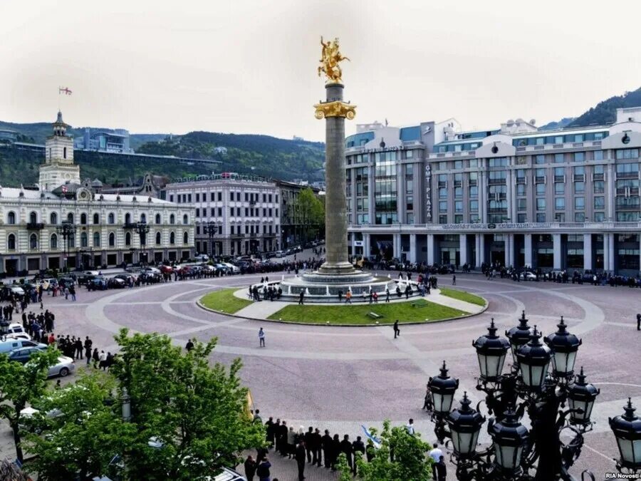 Площадь свободы фото Покоряя Тбилиси. Григорий Дероян