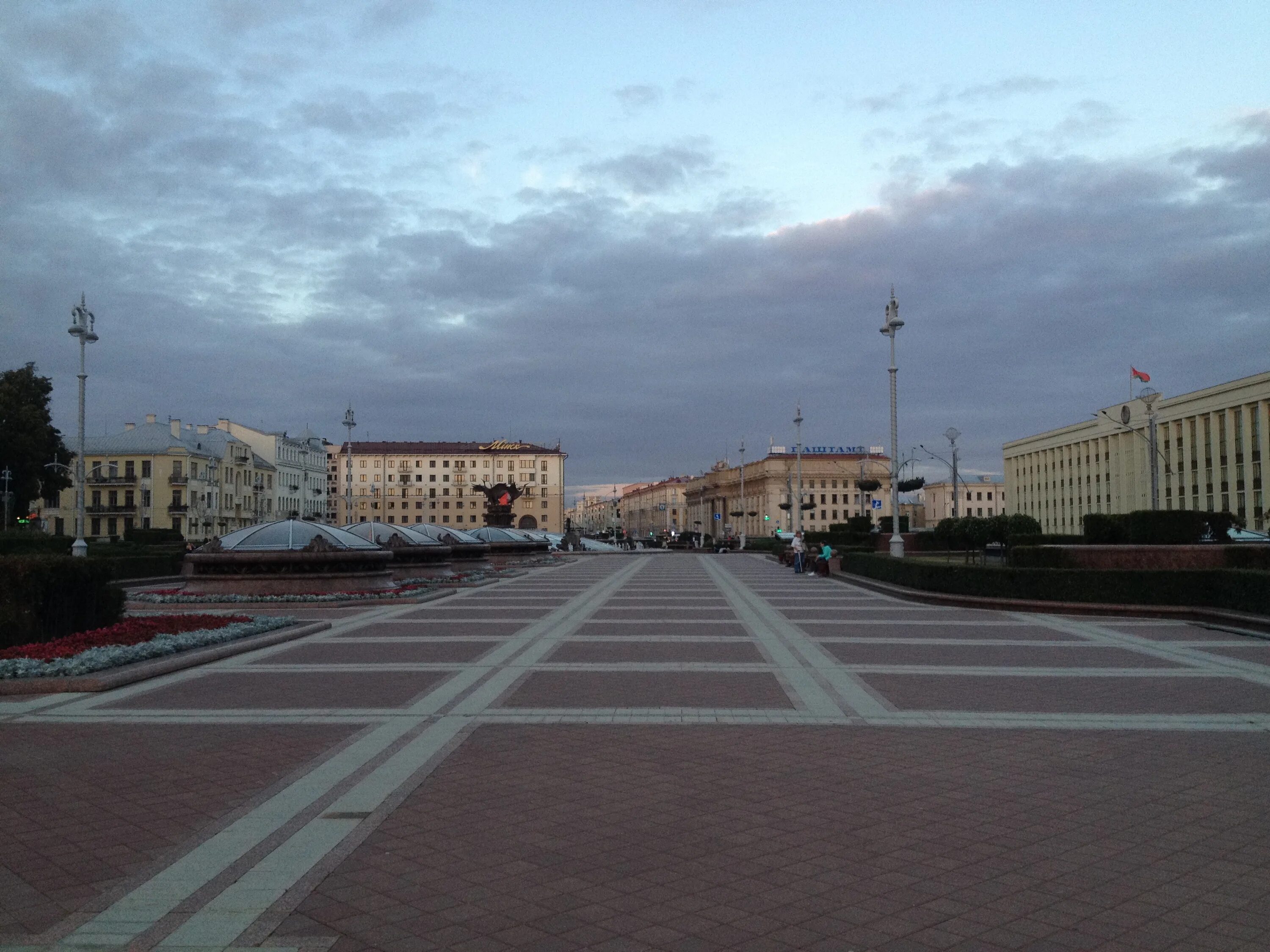 Площадь свободы минск фото File:Niezaliežnasci Square, Minsk 10.jpg - Wikimedia Commons